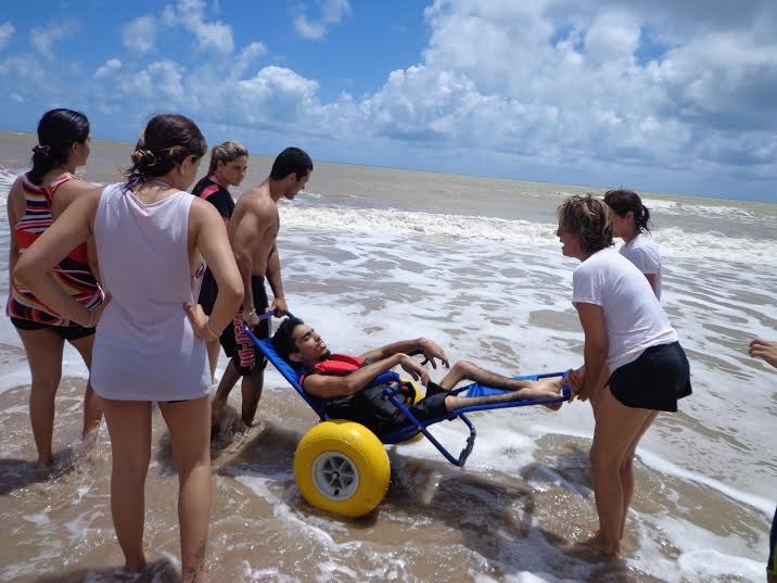 PRECONCEITO: Moradoras de bairro nobre querem proibir deficientes de irem à praia