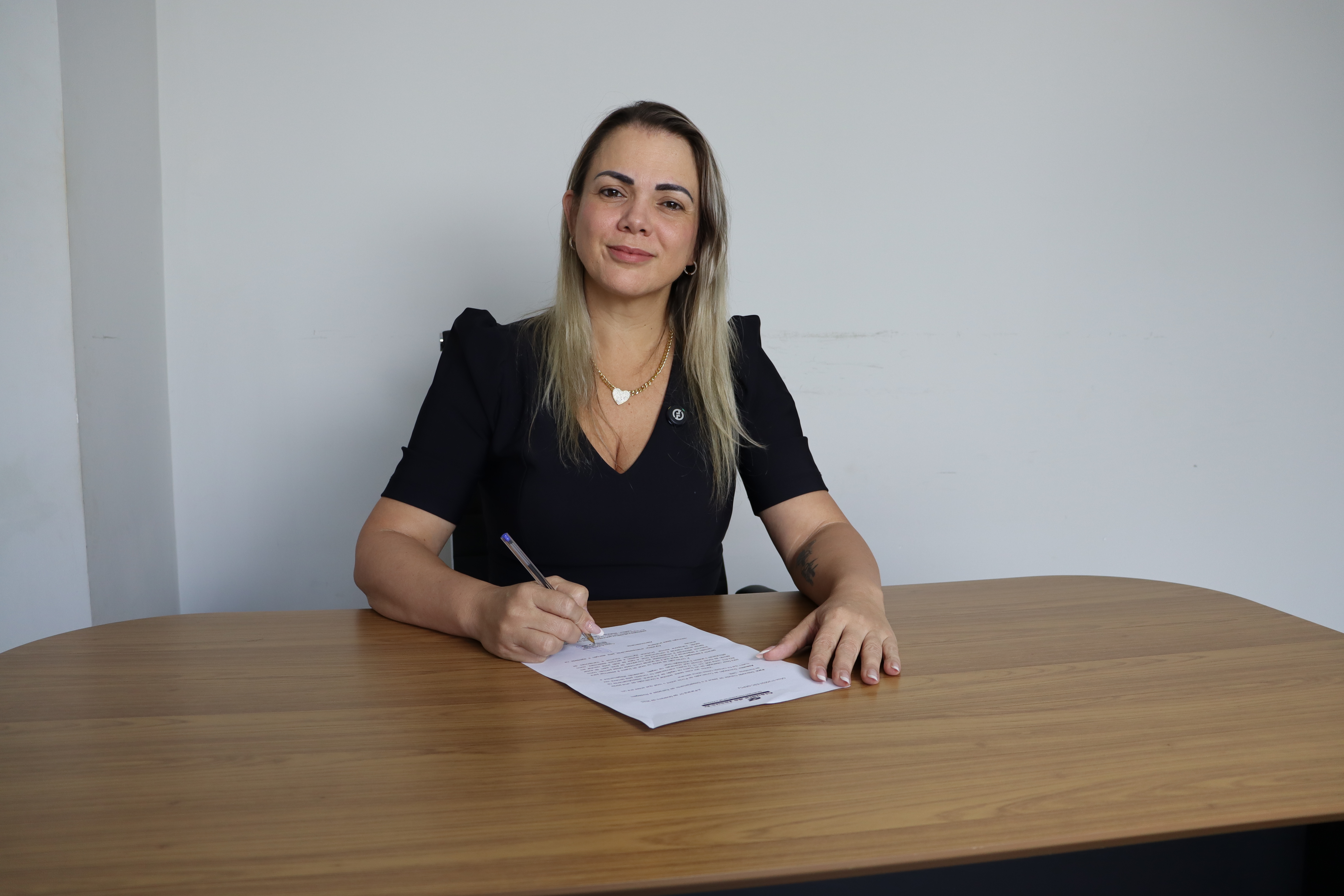 CLAÚDIA DE JESUS: Deputada busca garantir psicólogos e assistentes sociais nas escolas estaduais