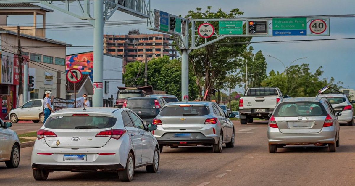 TRÂNSITO: Prazo para licenciamento anual de veículos é restabelecido 