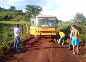 Bueiro cede e cria cratera na Linha-621