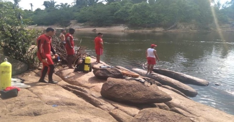 BOIANDO: Amigos encontram corpo de homem que morreu afogado em pescaria
