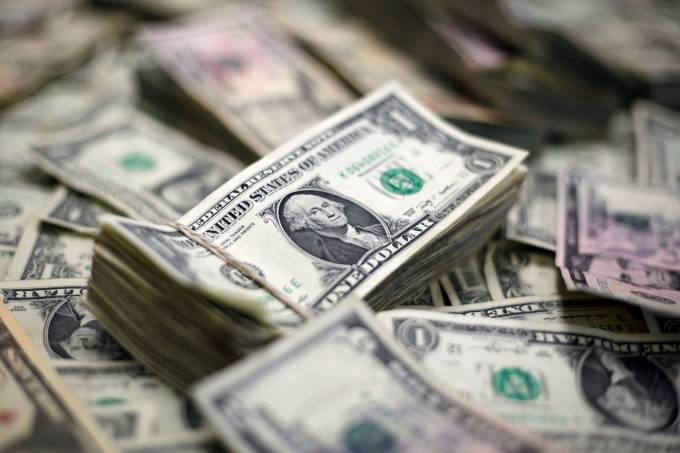 Economistas veem inflação mais alta em 2019 e dólar a R$3,35 este ano