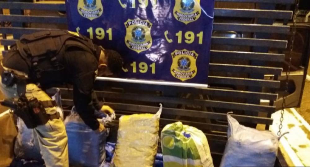 PRF: Rapaz de 26 anos é preso com 170 quilos de cocaína destinada ao Paraná