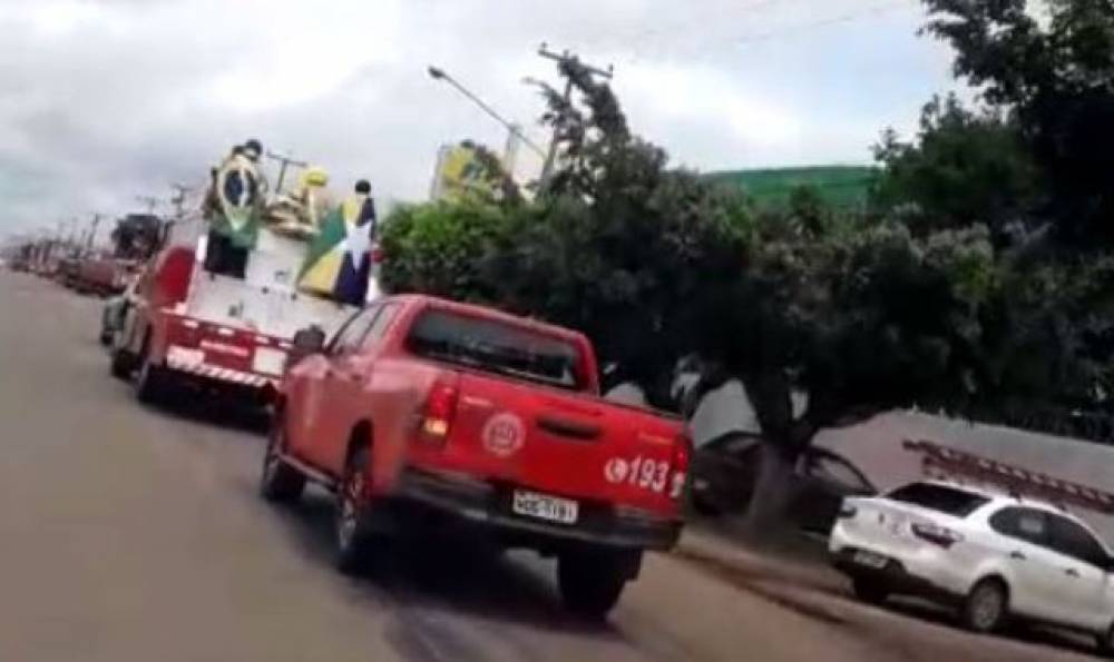 DESPEDIDA: Cortejo em caminhão dos Bombeiros marca sepultamento de agente penitenciário