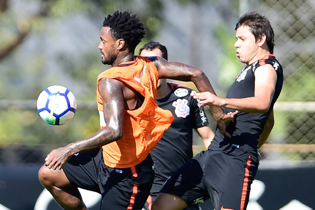 Clayson volta ao Corinthians, agora com a “sombra” de Pedrinho