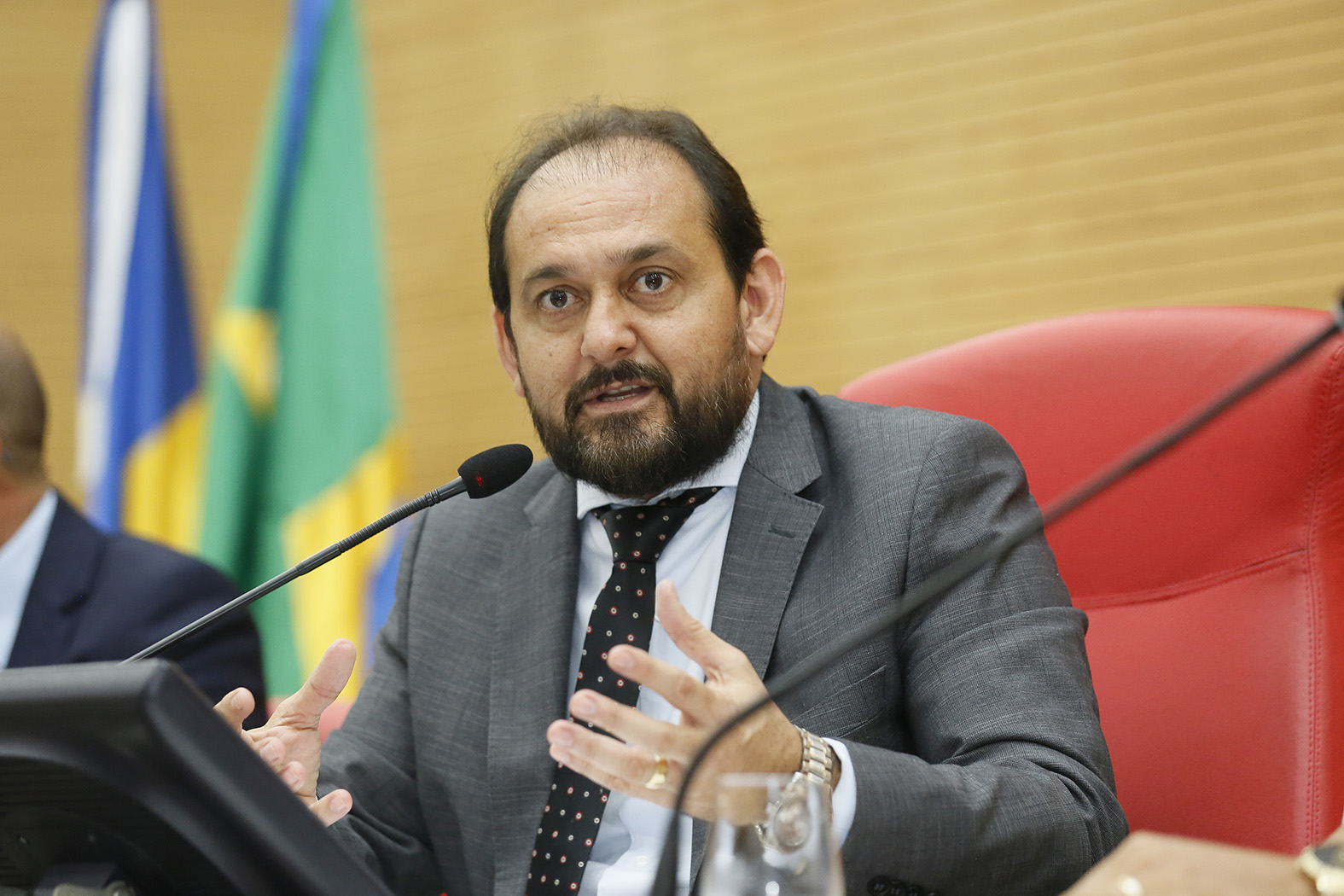 LAERTE GOMES: Deputado cumpre agenda intensa entre Ji-Paraná e Cacoal com reuniões e entrega de veículos