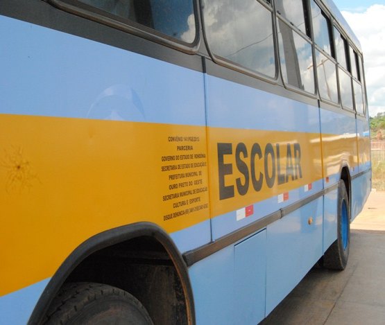 Sem receber empresas paralisam atendimento ao transporte escolar municipal