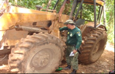 CRIME AMBIENTAL - Funai e Polícia Ambiental apreendem veículos e equipamentos em área de reserva indígena – Confira fotos