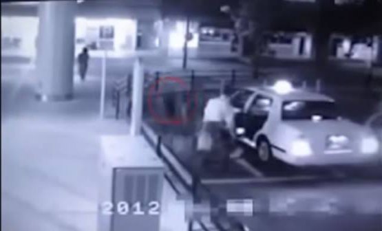 TERROR - Vídeo flagra fantasma de mulher entrando em táxi; assista
