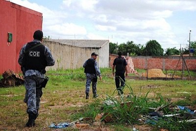 Polícia localiza granada em terreno residencial na capital
