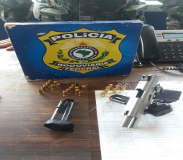 PRF prende motorista armado com pistola na BR-364