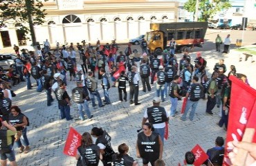 REIVINDICAÇÃO - Praça Getúlio Vargas vira ponto de protesto para manifestantes da ASSESFAM E SINDSEF – Confira fotos