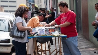 Economia informal volta a crescer e se aproxima de R$ 1 trilhão