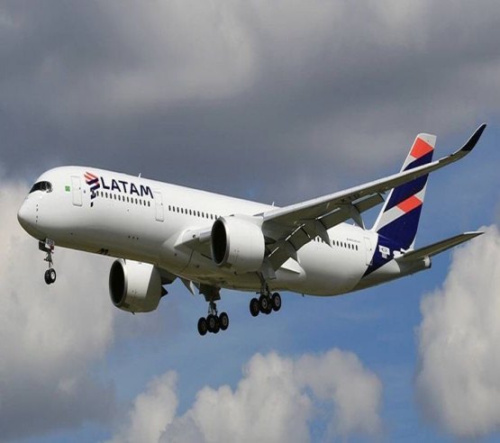 Aeronave da Latam é atingida por tiro de fuzil