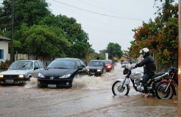 ALAGAÇÃO – Forte chuva que caiu sobre a cidade congestiona trânsito e amedronta moradores – Confira fotos