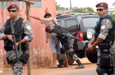 VIOLÊNCIA - Polícia evita linchamento de ladrão que roubou mulher grávida na zona Leste