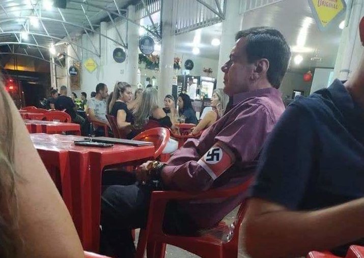 AFRONTA: Primo de nazista que foi com suástica em bar publica depoimento