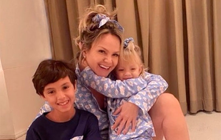 FIM DO ISOLAMENTO: Eliana celebra o reencontro com os filhos após se curar da covid-19