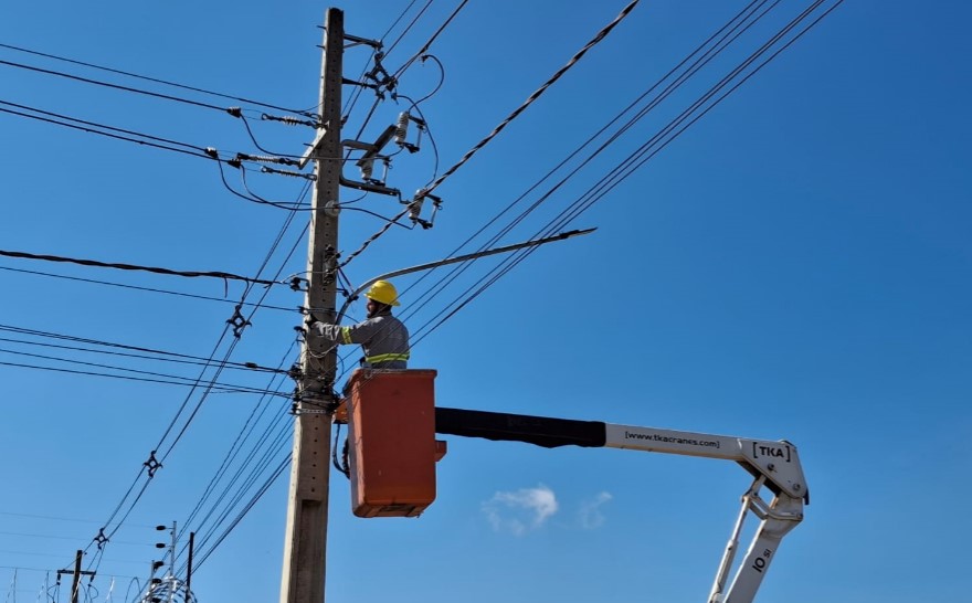 JÚNIOR QUEIROZ: Emdur realiza iluminação no bairro Planalto a pedido do vereador