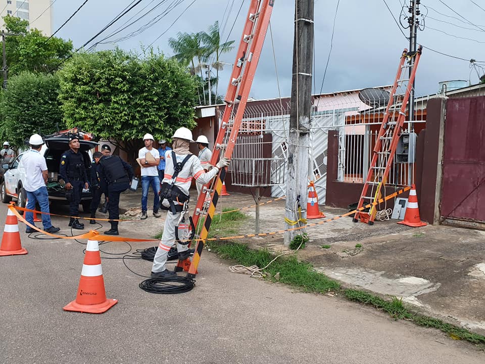 MAIS UMA: Cidadão impede equipe da Energisa de inspecionar medidor e PM é a acionada