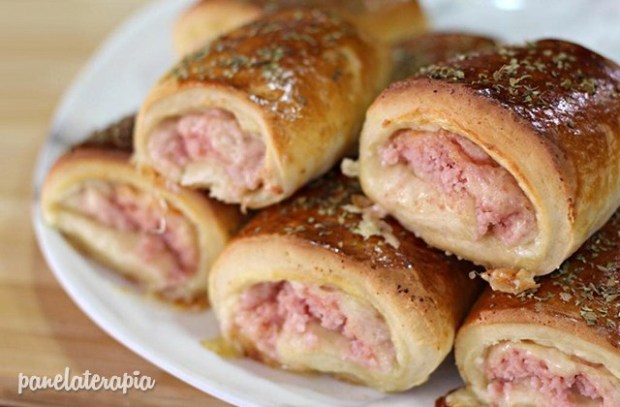 RECEITA: Aprenda a fazer enroladinho de queijo e presunto