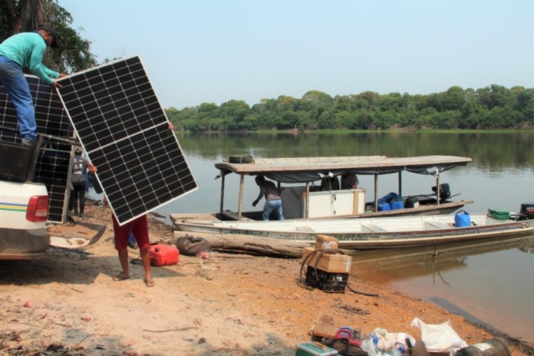 LUZ PARA A EDUCAÇÃO: Energia solar chega para moradores da Resex do Rio Pacaás Novos