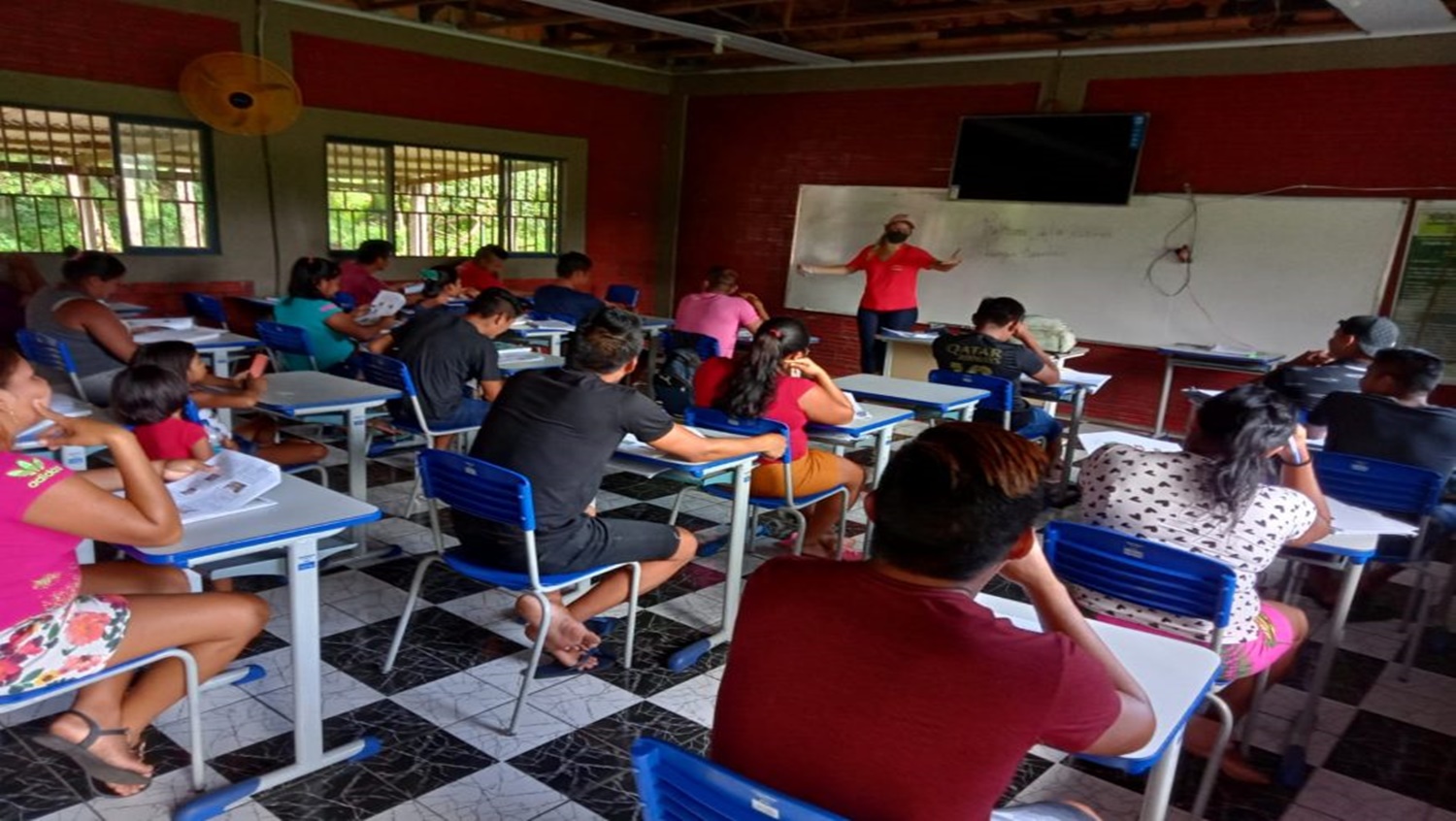 GUAJARÁ-MIRIM: Estudantes indígenas da Baía das Onças participam de Mediação Tecnológica