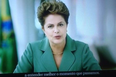 Durante pronunciamento internautas criticam presidenta