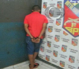 PERDEU: População amarra adolescente que agrediu mulher para roubar