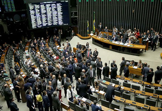 Câmara aprova reajuste de ministros e teto salarial vai para R$ 39 mil