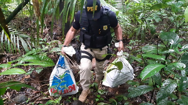 MATAGAL: Através de denúncia anônima, PRF apreende cerca de 37 quilos de cocaína