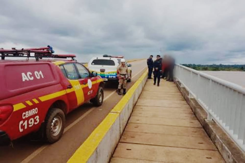 NÃO PULOU: Bombeiros encontram jovem que saiu de casa dizendo que ia pular da ponte