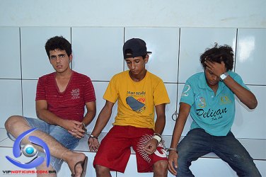 JI-PARANÁ – Jovens são presos acusados de tráfico de drogas