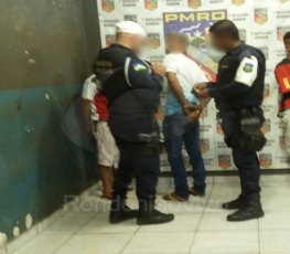 ROUBADA: Dupla flagrada em moto diz que trocou por celular