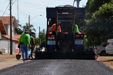 Prefeitura começa recapeamento de 100 quilômetros de ruas