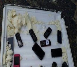 Agentes Penitenciários interceptam freezer recheado com celulares