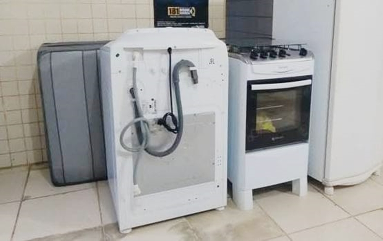 ARRASTÃO: Dupla é presa furtando fogão, central de ar e churrasqueira