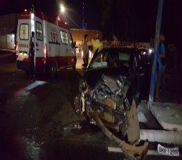 AVANÇOU: Motorista provoca grave acidente de trânsito em cruzamento