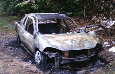 BARBÁRIE - Desconhecido é morto incendiado dentro do próprio carro na zona Sul - Confira Fotos