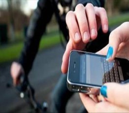 Família é assaltada na frente da residência por dupla em bicicleta