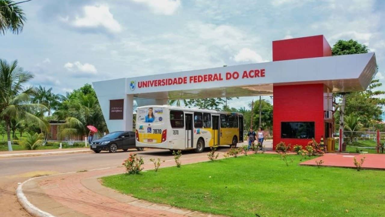 ACRE: Universidade Federal abre concurso para professor em várias áreas