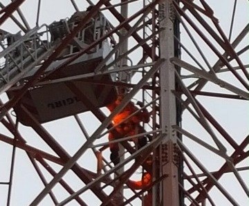 Homem ameaça se jogar de torre de telefonia na Vila Princesa - FOTOS & VÍDEO