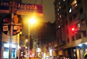 R. Augusta encanta turistas, mas prostitutas reclamam de 