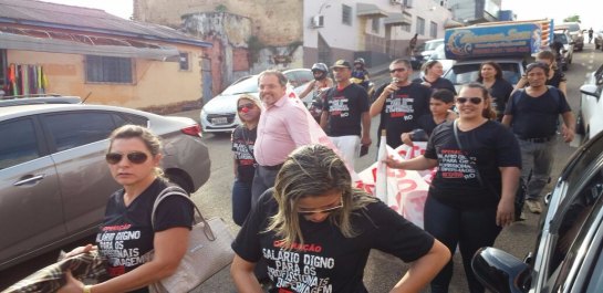 Enfermeiros fazem protesto no centro da capital