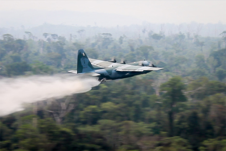 ASSISTA: Aviões da Força Aérea atuam no combate a incêndios em Rondônia