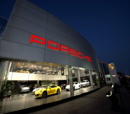 PORSCHE - Concessionária é condenada a indenizar cliente assaltada na porta 