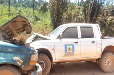 Veículo oficial da Semusa colide de frente com camionete