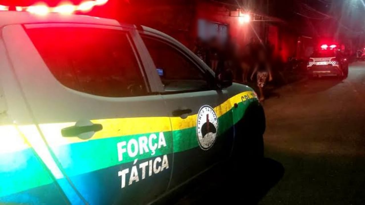 CORONAFEST: Briga por causa de caneca  acaba com mulher presa por tentar matar policiais