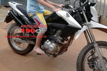 Elemento armado rouba motocicleta em Ariquemes