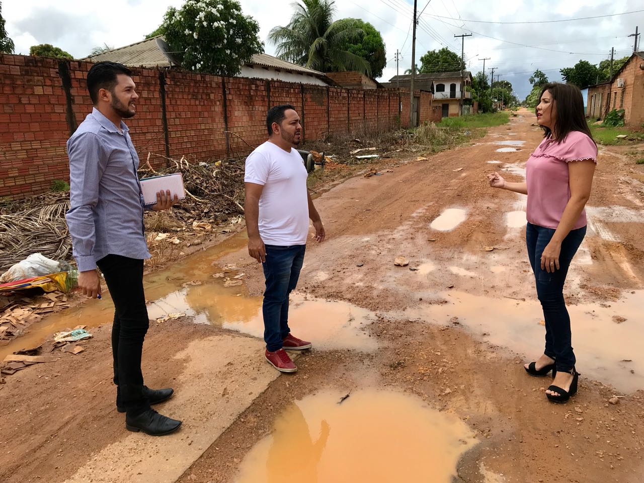 Cristiane Lopes faz pedidos de providências para o bairro Igarapé